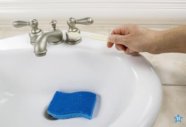 Cleaning Bathroom Sink